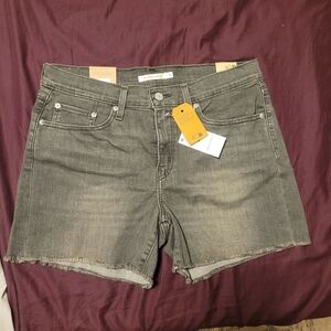 Levi Mid-Length Short